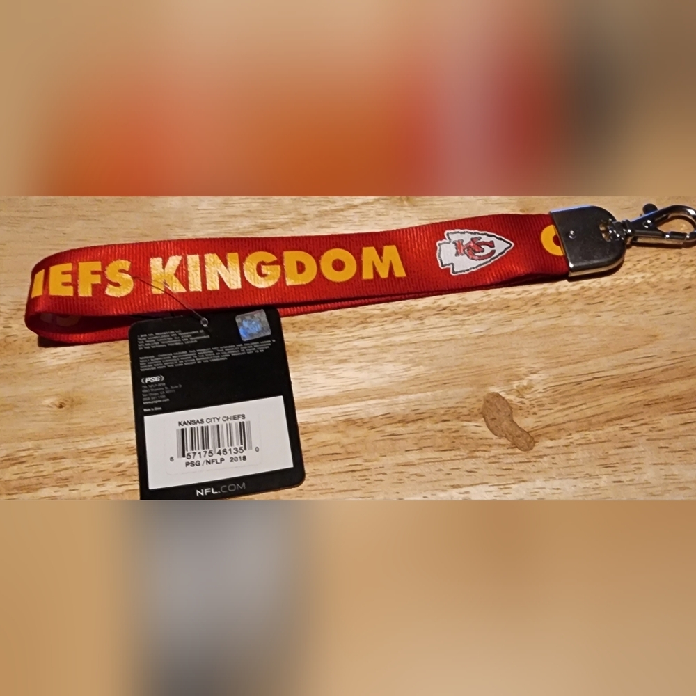 KC CHIEFS HIGH QUALITY WRISTLET KEYCHAIN